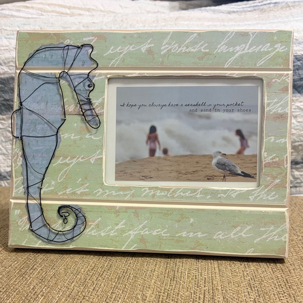 Kirklands Coastal Seahorse Frame - Mint and Cream
